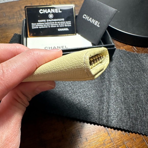 Full Inclusion Chanel 6 Key Holder - Picture 7 of 16